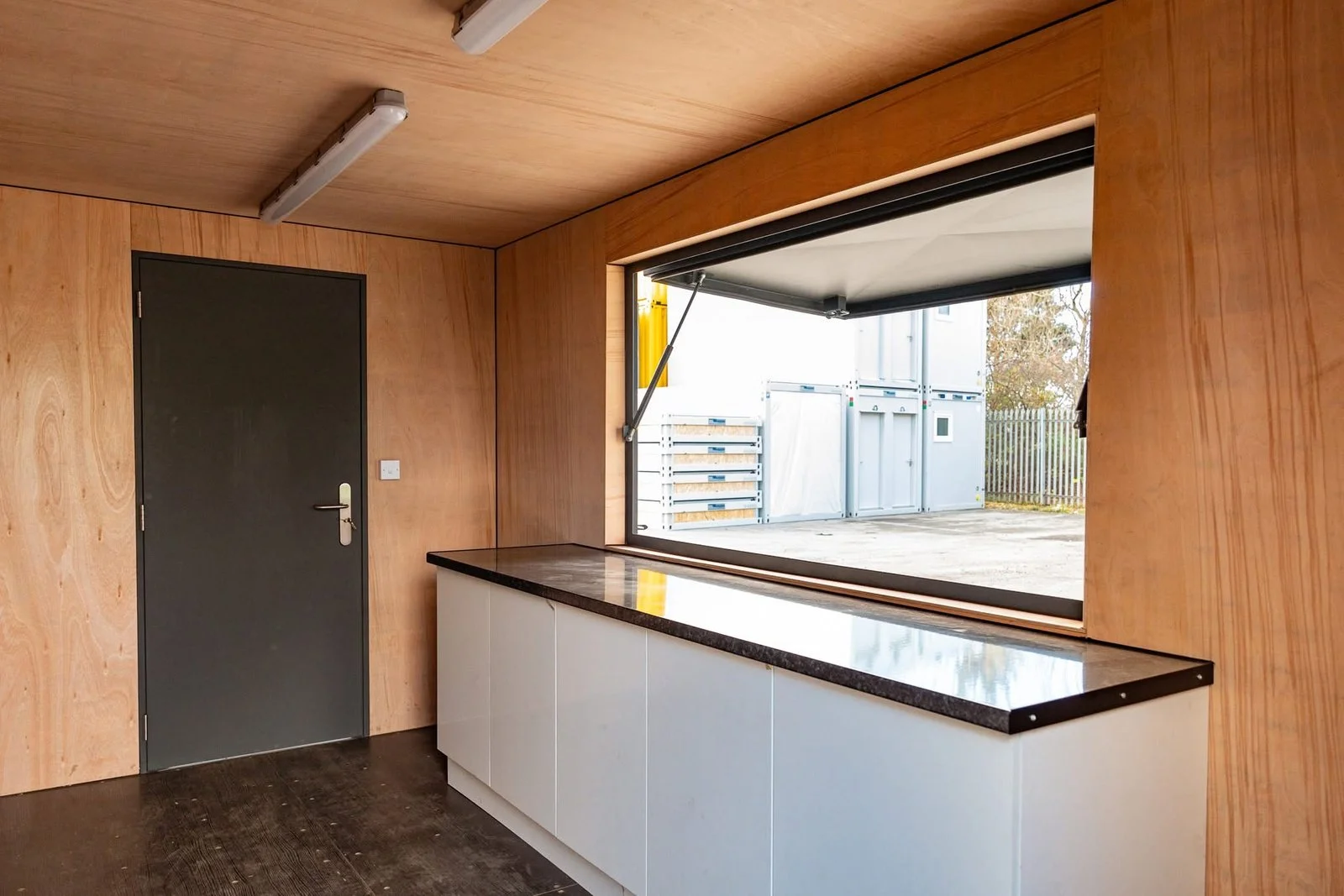 20ft Customised Container Kiosk – Fully Converted - Image 2